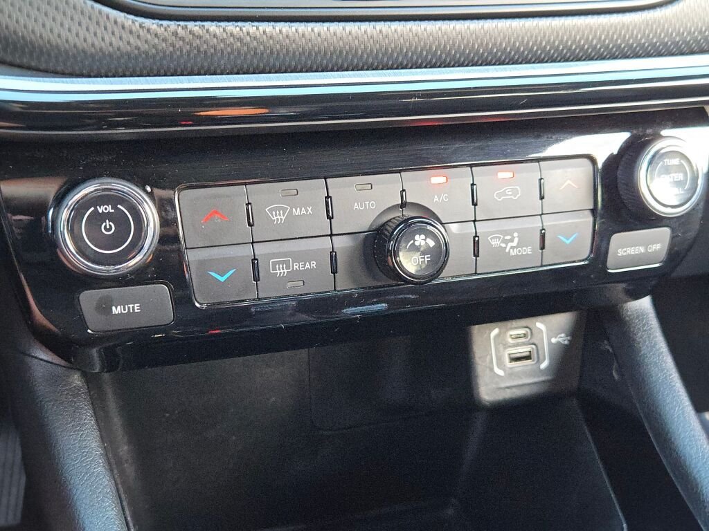 Used 2024 Silver Jeep Trailhawk image 24