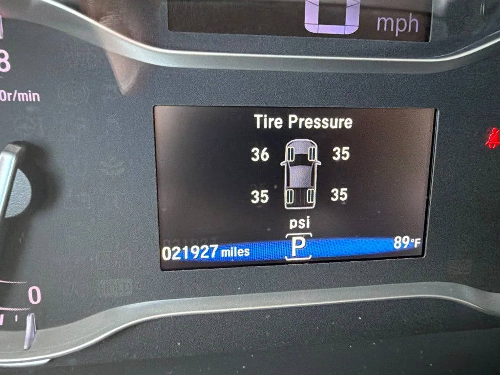 Used 2017 Obsidian Blue Pearl Honda RTL image 4