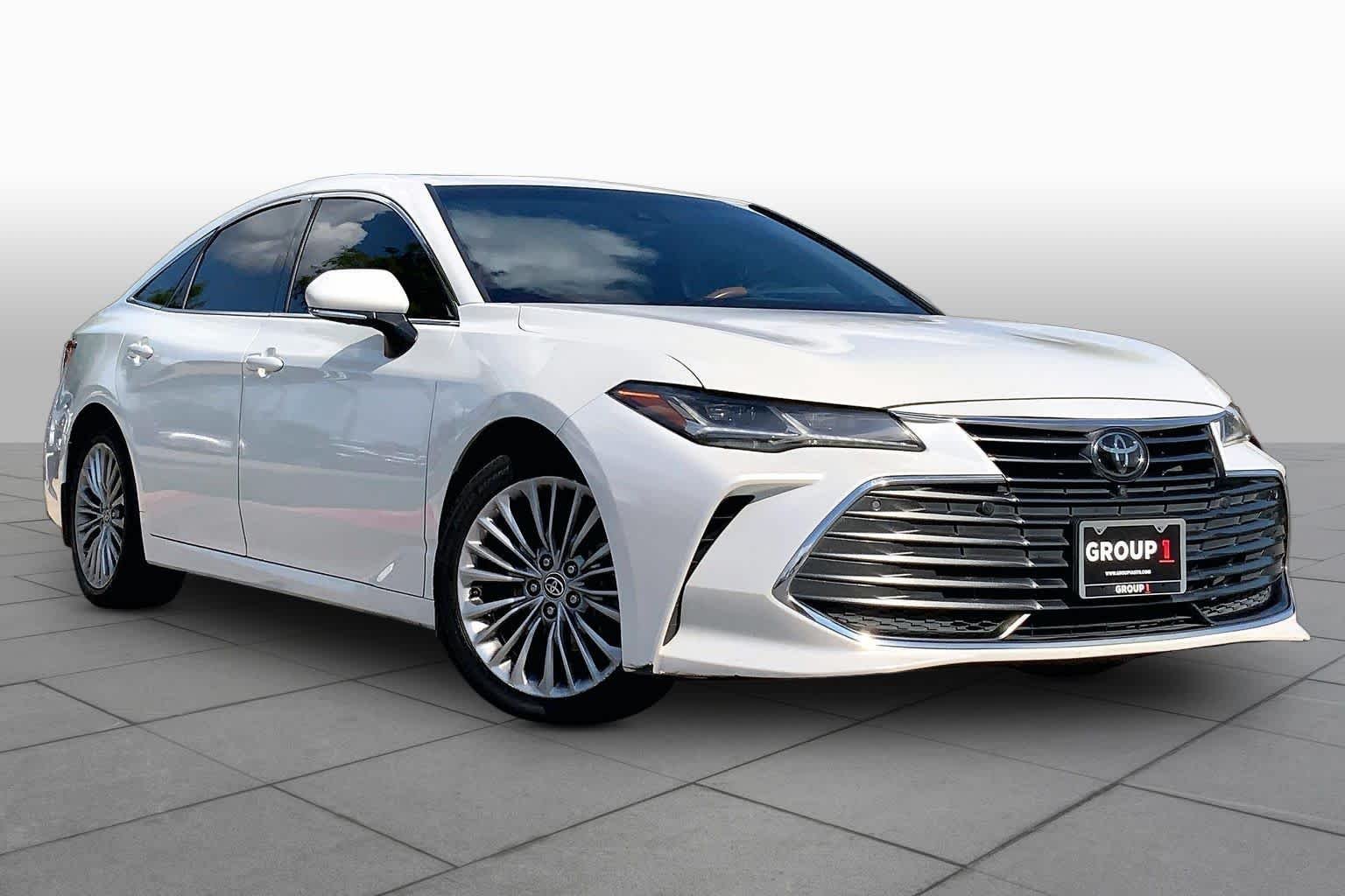 Used 2022 Wind Chill Pearl Toyota Limited image 3