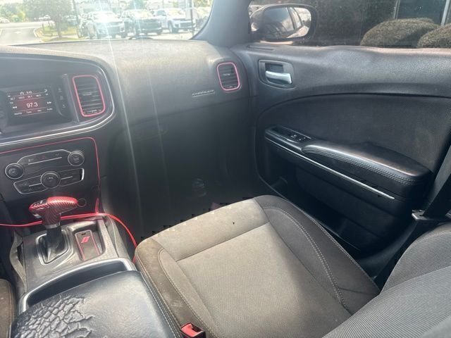 Used 2016 Silver Dodge SE image 21