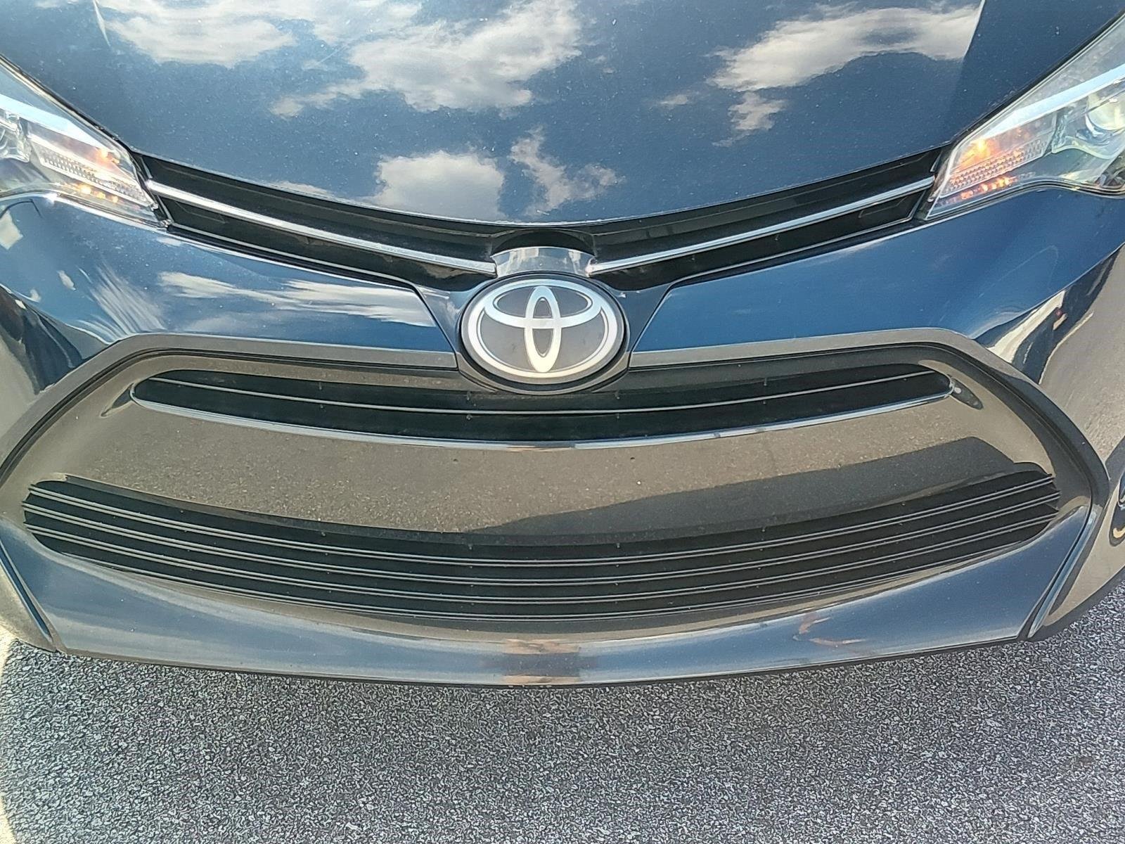 Used 2018 Galactic Aqua Mica Toyota LE image 9