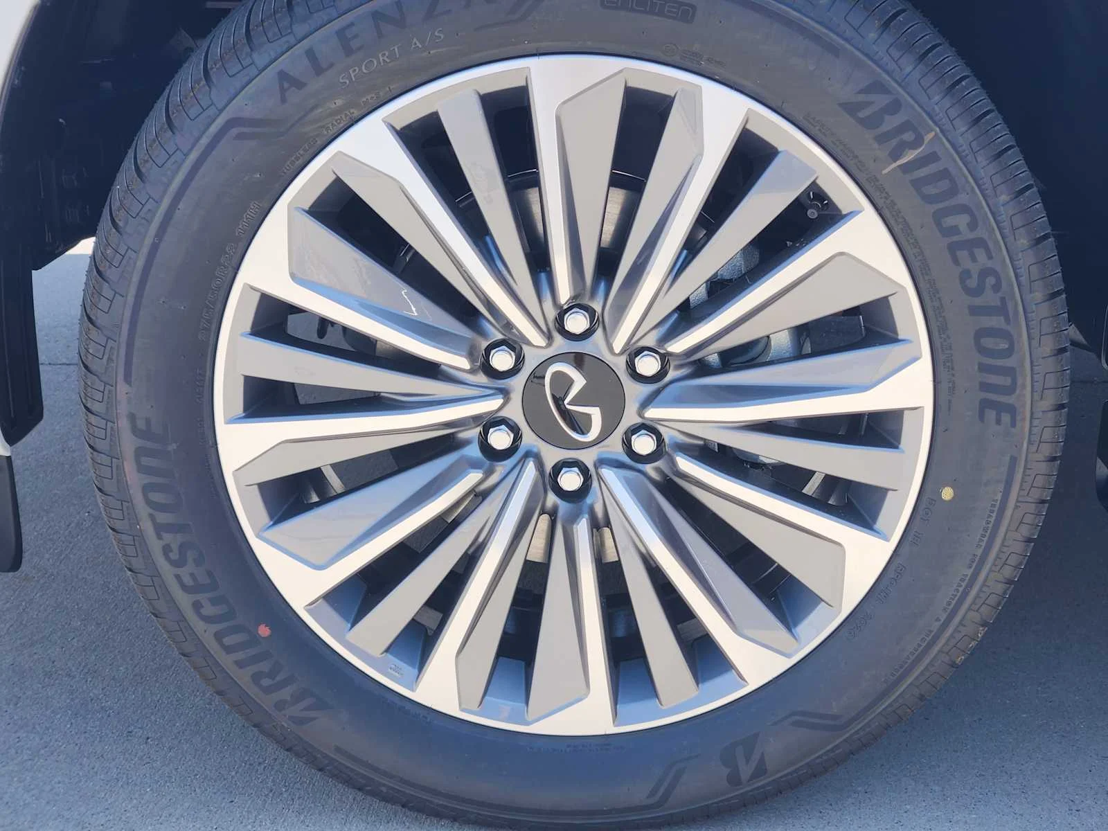New 2027 RADIANT WHITE INFINITI Luxe 2WD image 7