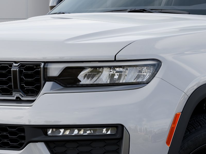 New 2026 Bright White Clear-Coat Exterior Paint Jeep Limited image 10