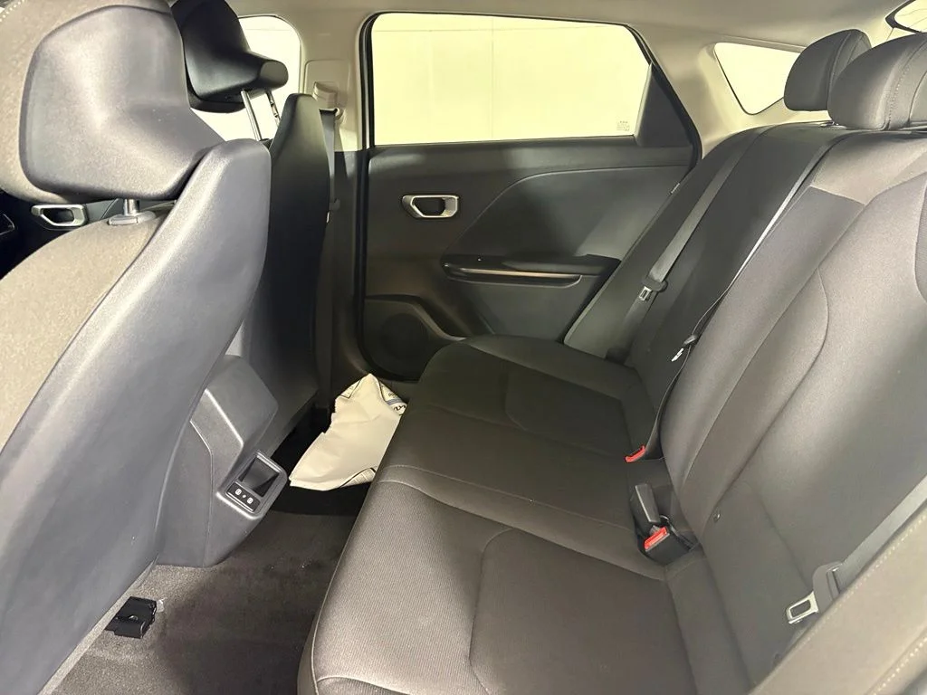 New 2026 Snow White Pearl Kia LXS image 35