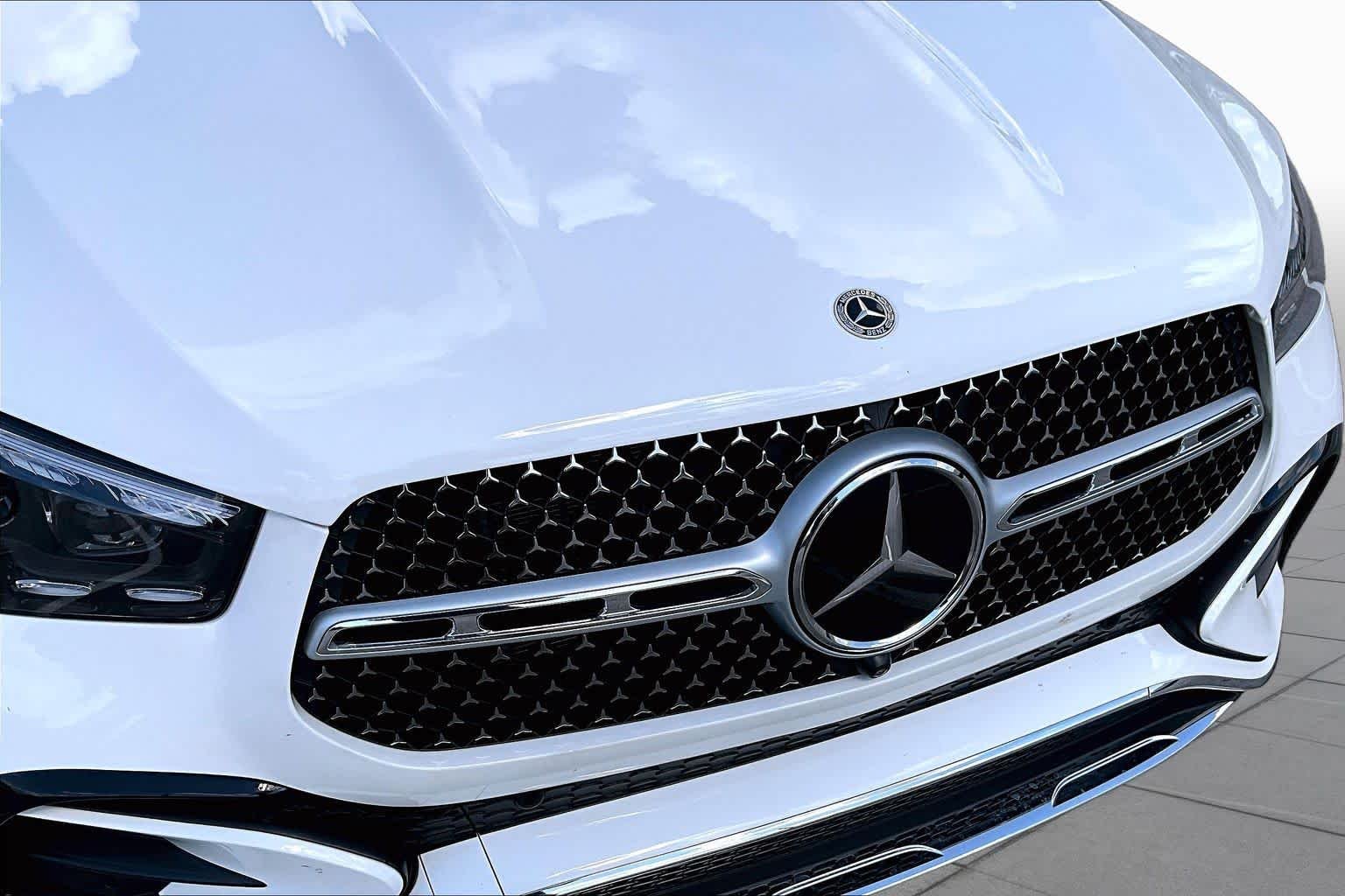 Used 2025 Polar White Mercedes-Benz GLE 450e image 30