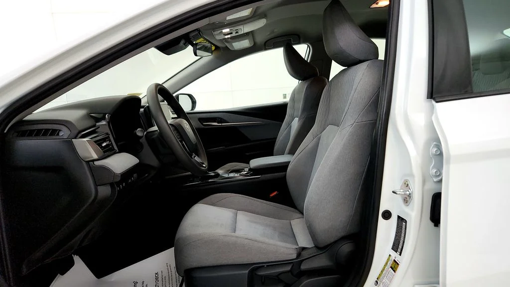 Used 2025 White Toyota LE image 33