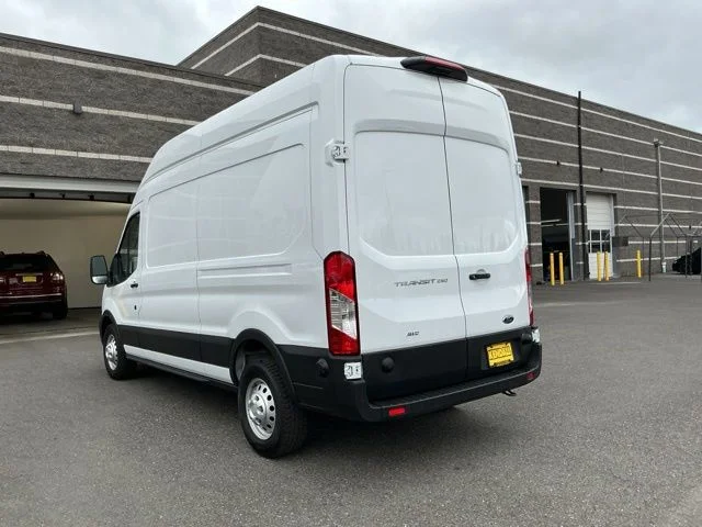 Used 2025  Ford Base image 6