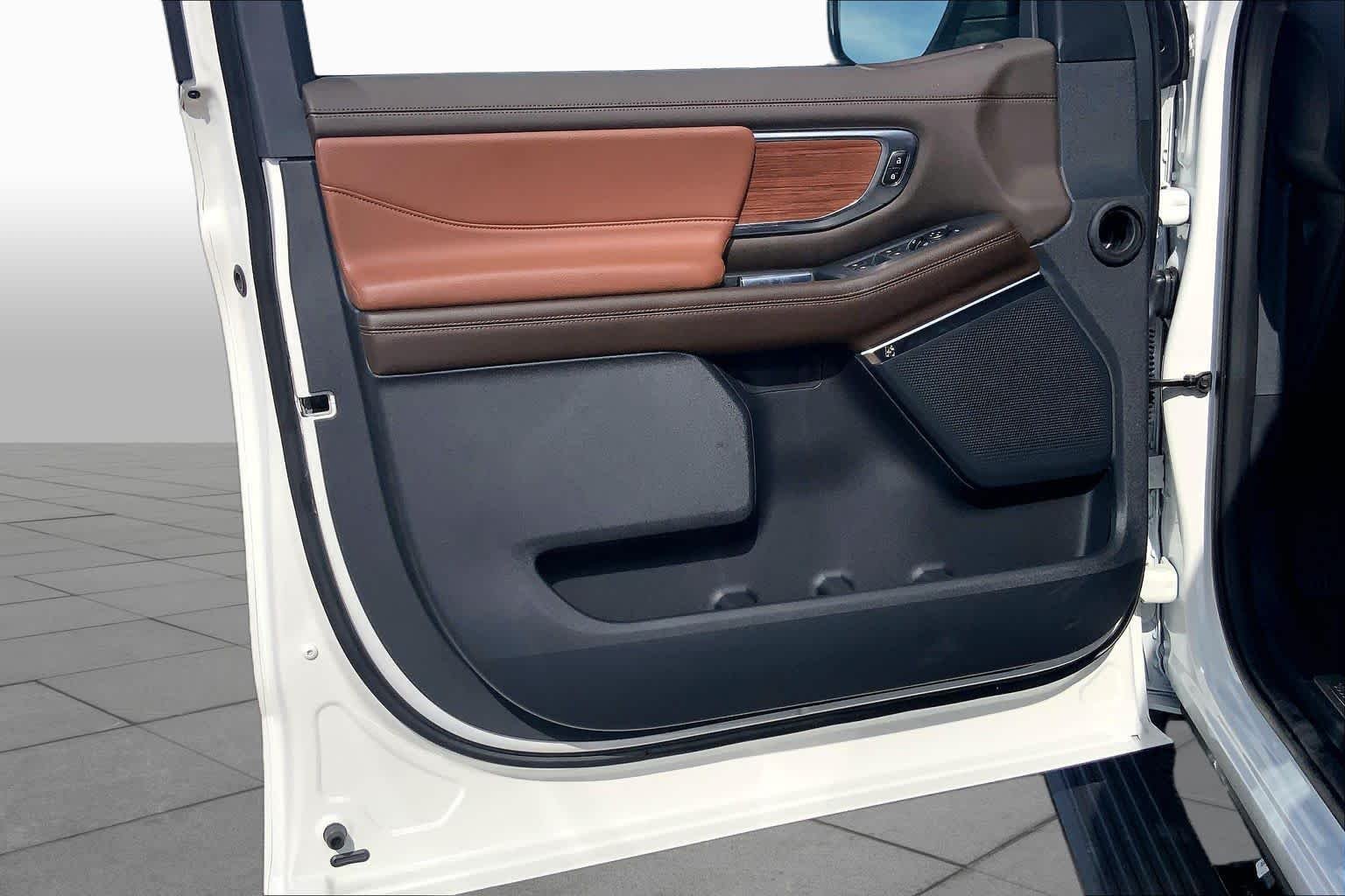 New 2027 Star White Metallic Tri-Coat Ford King Ranch® image 10