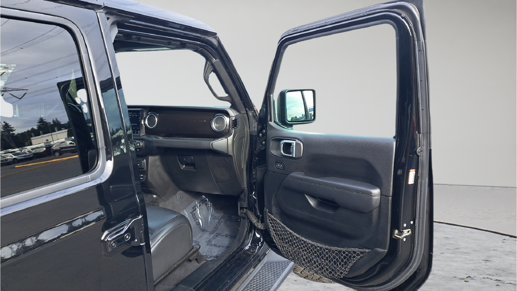 Used 2020 Black Jeep Unlimited Sahara Altitude image 15