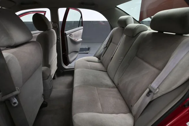 Used 2007 Red Toyota LE image 31