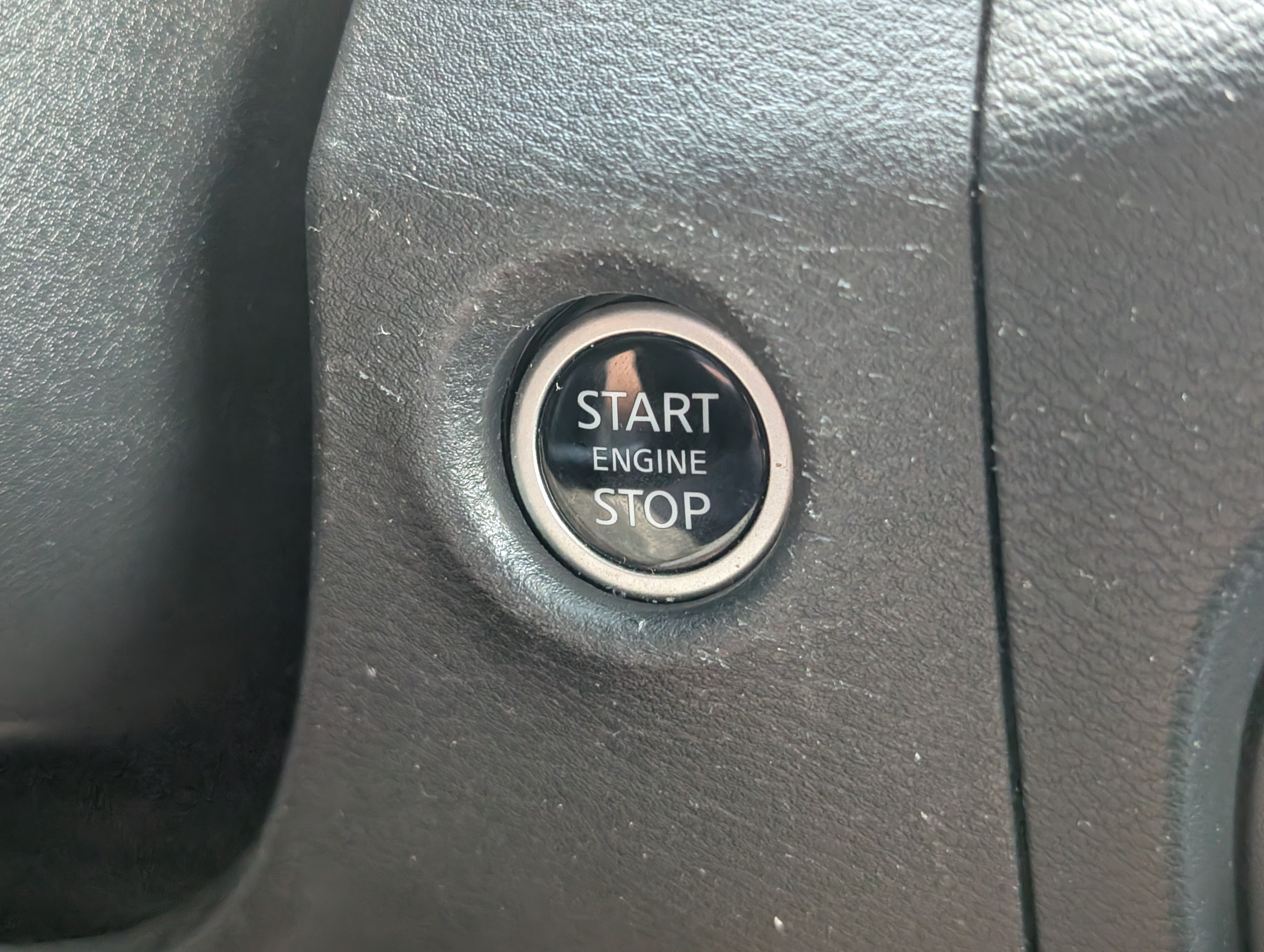 Used 2023 Glacier White Nissan SV image 17