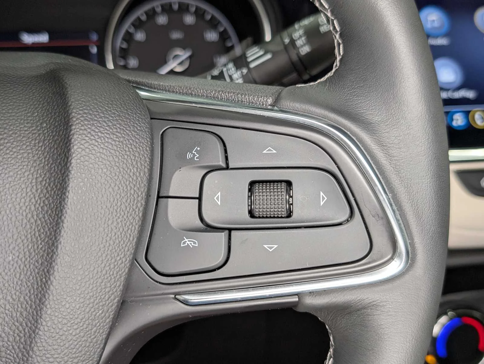 Used 2023 Summit White Buick Preferred image 35