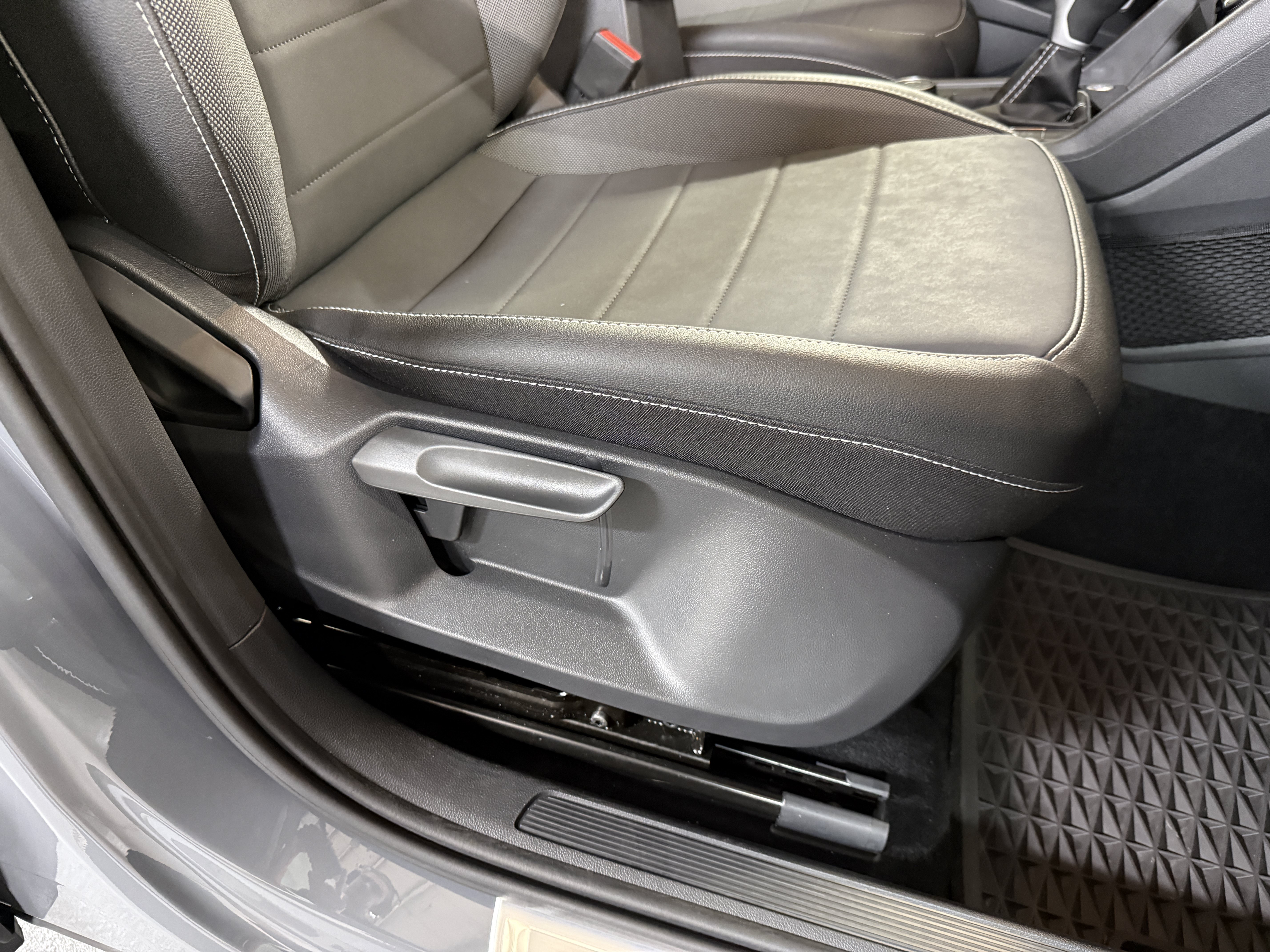 Used 2024 Pure Gray Volkswagen SE image 23