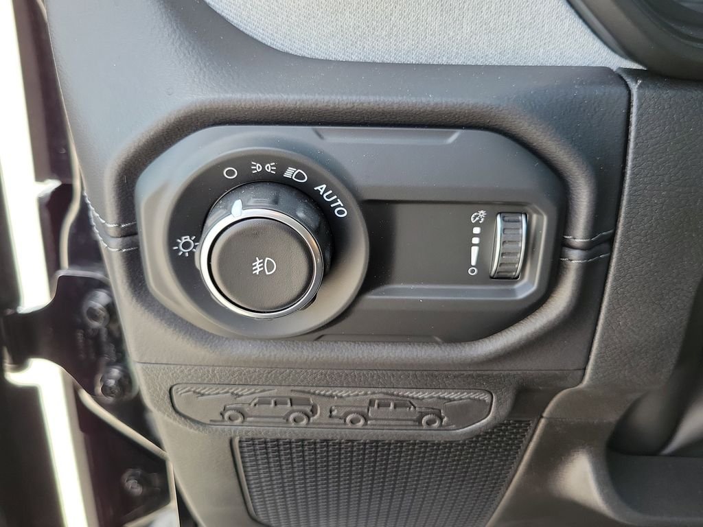 2025 Jeep Wrangler 4-Door Sahara - Photo 27