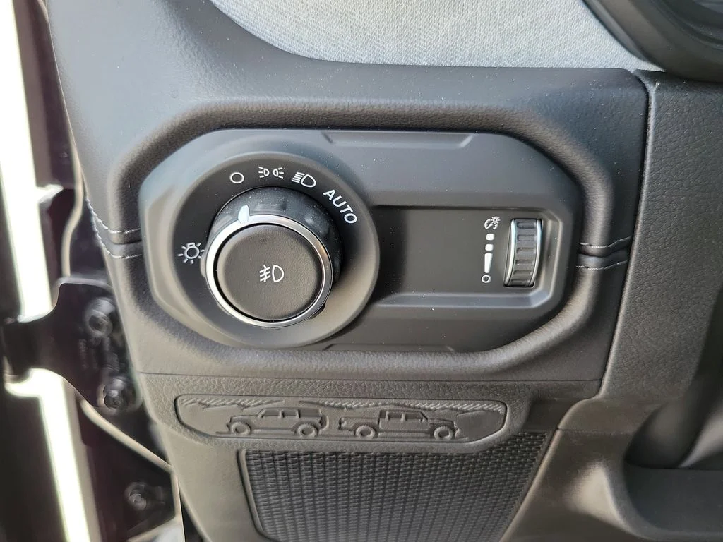 2025 Jeep Wrangler 4-Door Sahara - Photo 27
