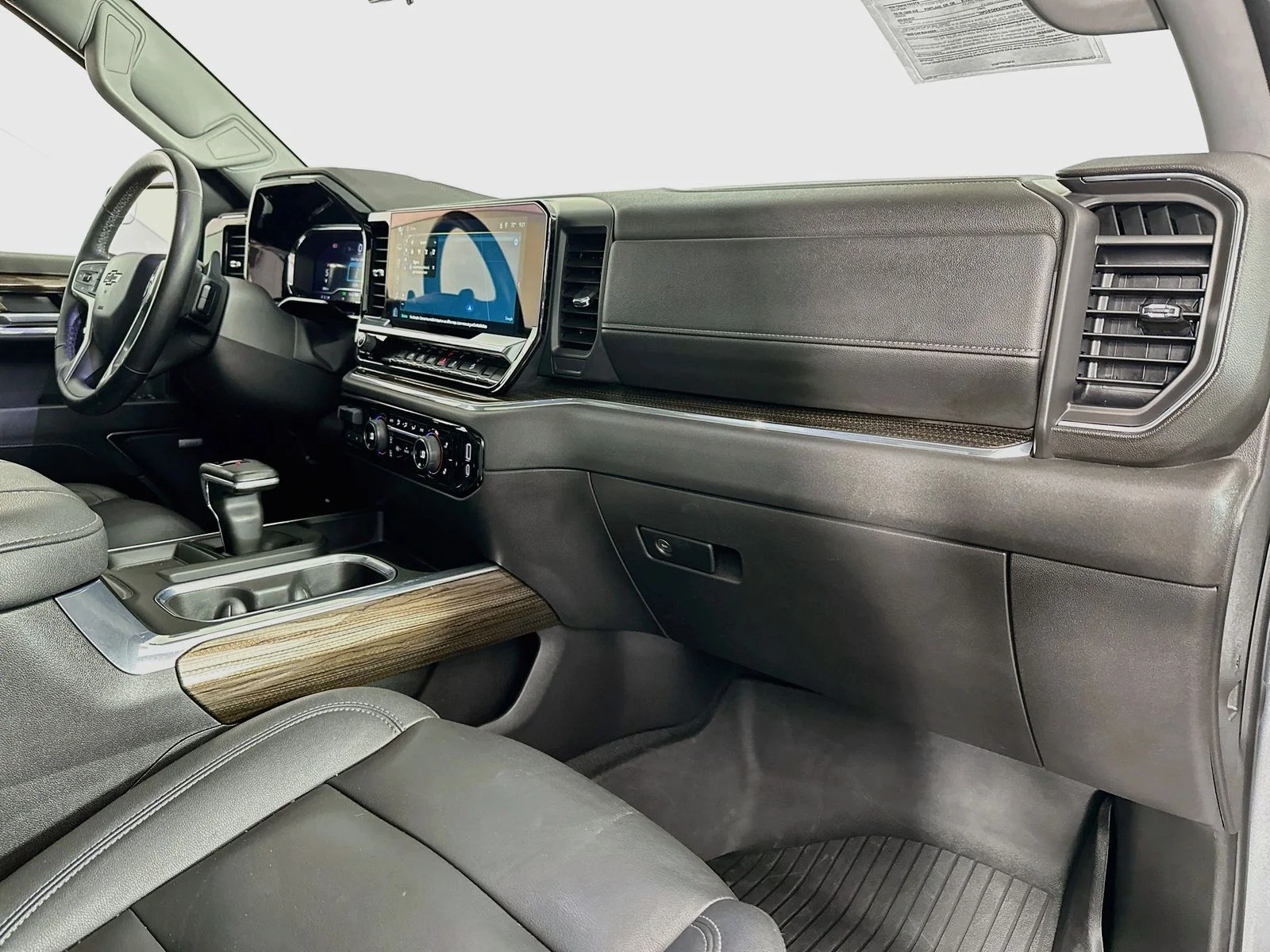 Used 2024 Sterling Gray Metallic Chevrolet LT Trail Boss image 31