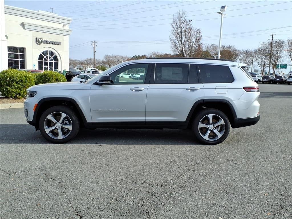New 2025 Silver Zynith Exterior Paint Jeep Limited image 15