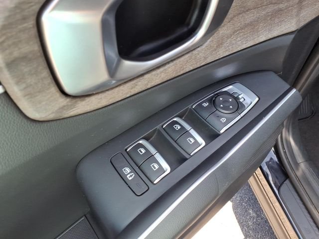 Used 2023 Black Kia X-Line EX image 17