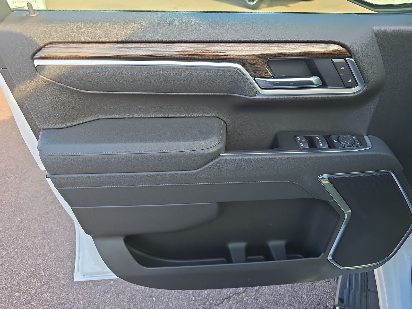 New 2026 Summit White Chevrolet LT image 10