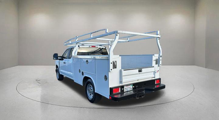 Used 2025 White Ford XL image 4