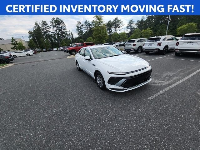 Certified Used 2025 White Hyundai SE image 3
