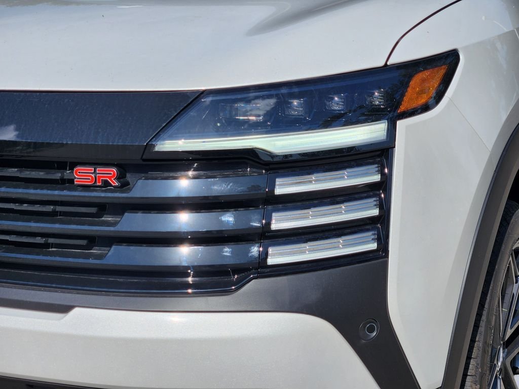 New 2026 Aspen White TriCoat / Super Black Two-tone Nissan SR image 8