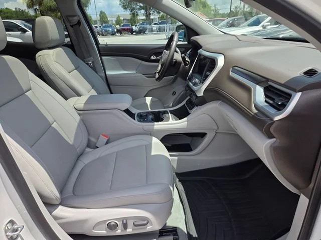 2023 GMC Acadia SLT - Photo 16