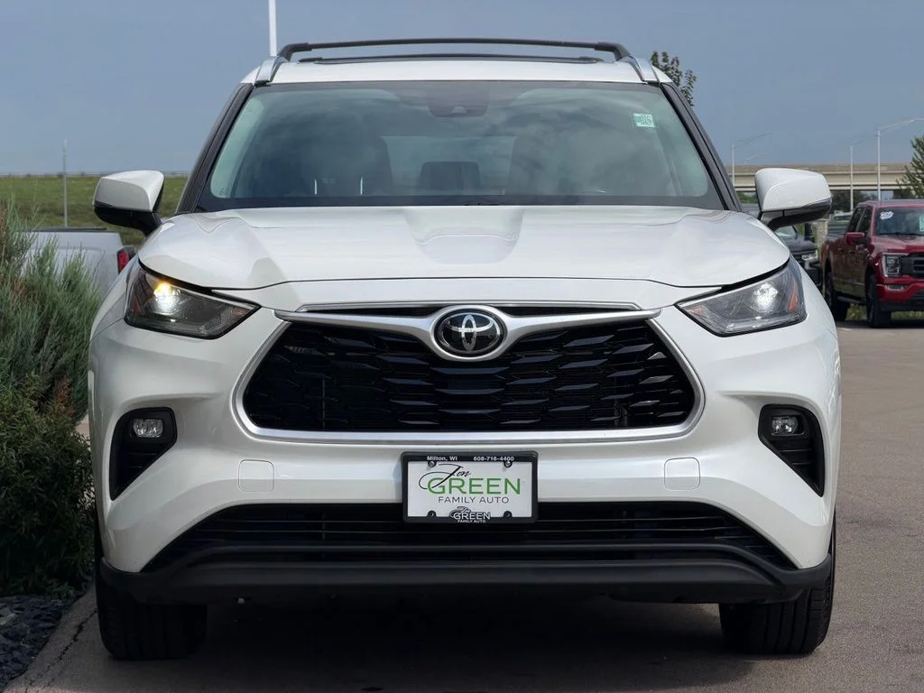 Used 2021 White Toyota XLE image 6