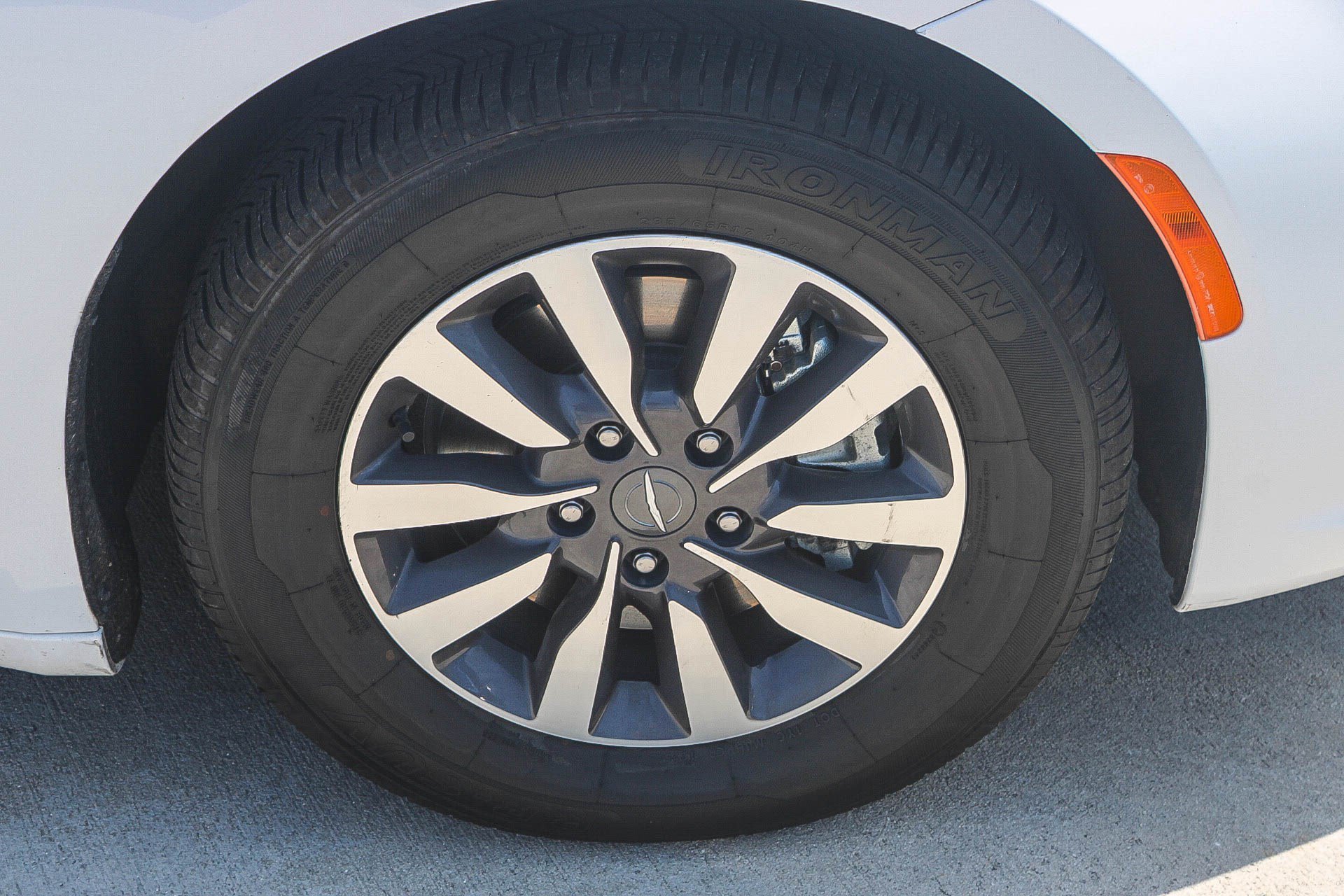 Used 2024 Bright White Clearcoat Chrysler Hybrid Select image 16