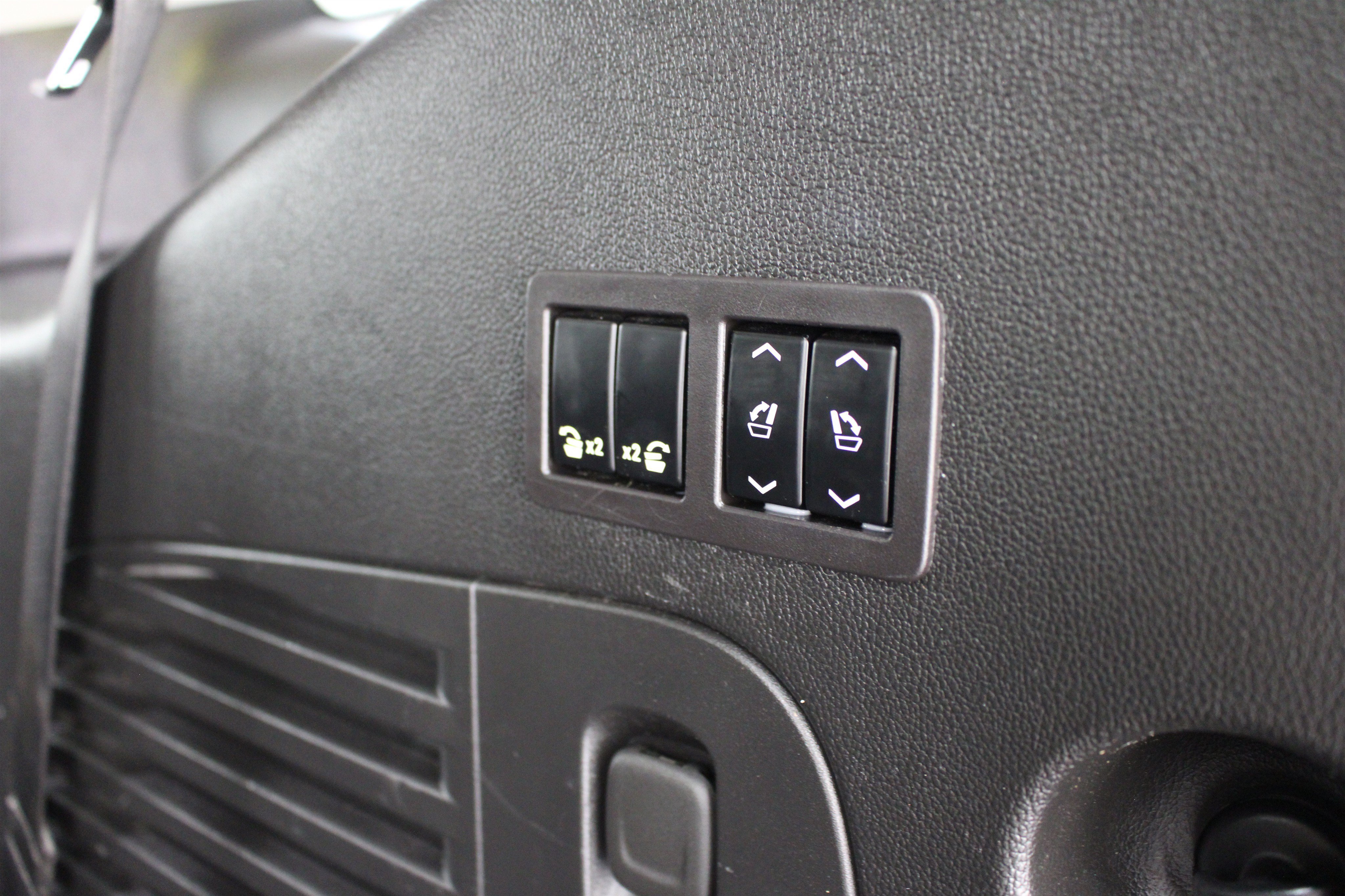 Used 2018 Onyx Black GMC Denali image 26