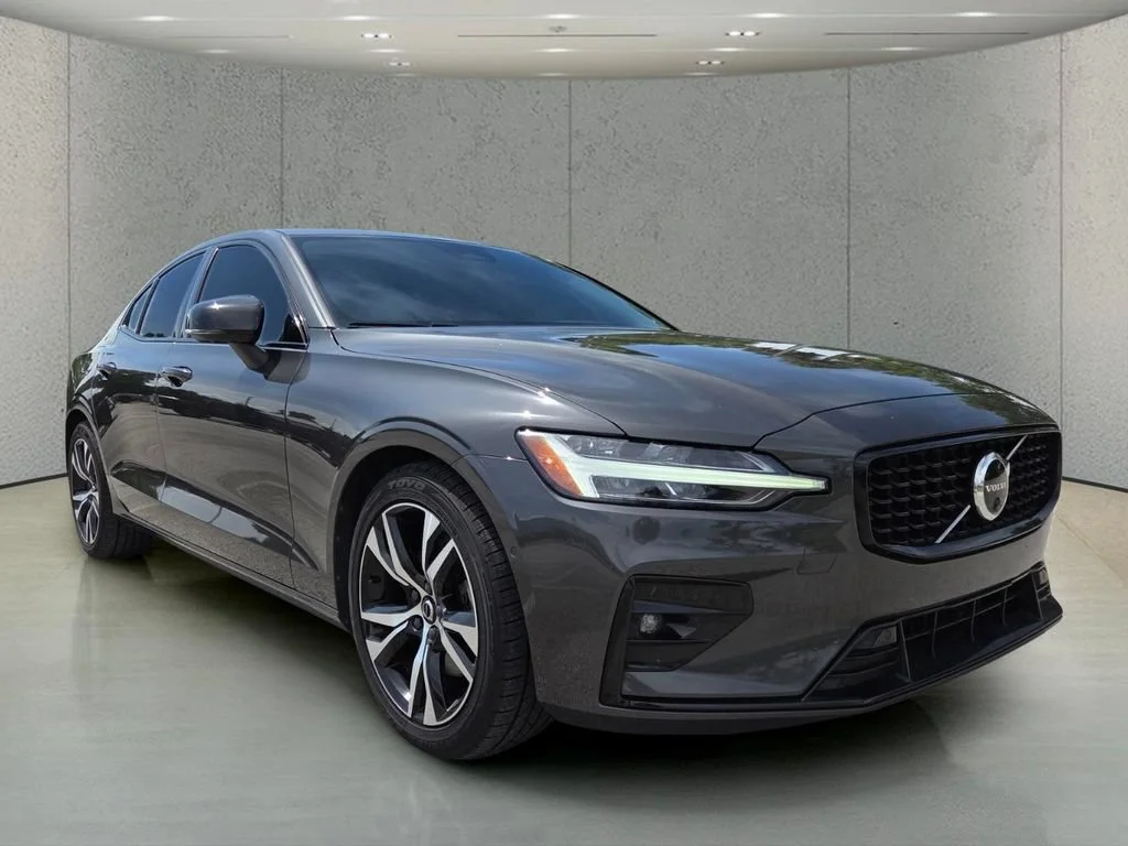 Used 2025 Platinum Gray Metallic Volvo Plus image 13