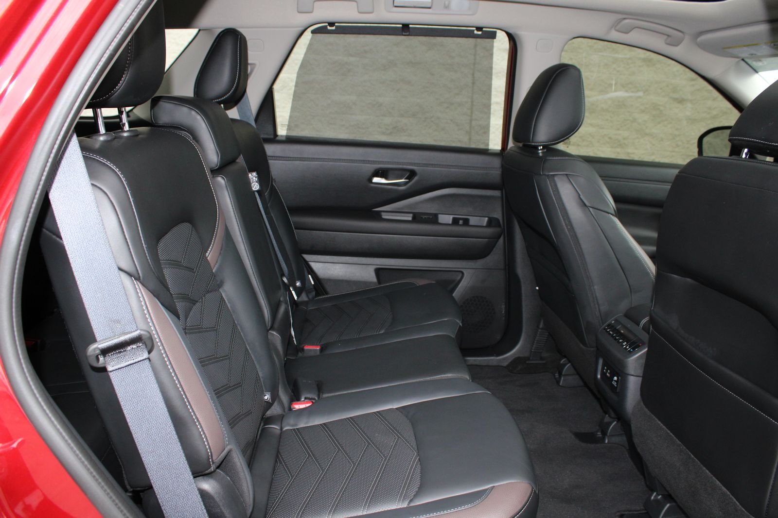 Used 2025 Red Nissan Platinum image 31