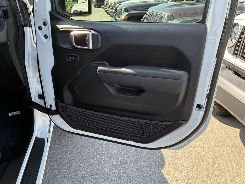 New 2026 Bright White Clear-Coat Exterior Paint Jeep Sport image 29