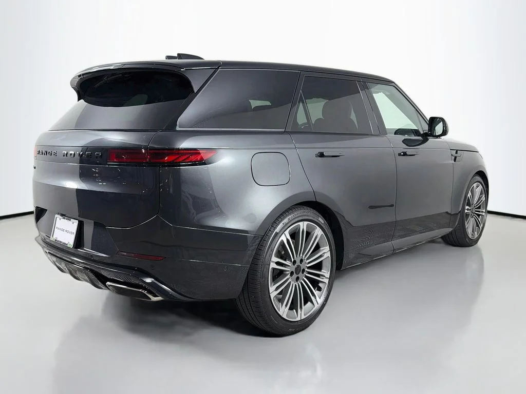 New 2026 Carpathian Grey Land Rover Dynamic SE image 5