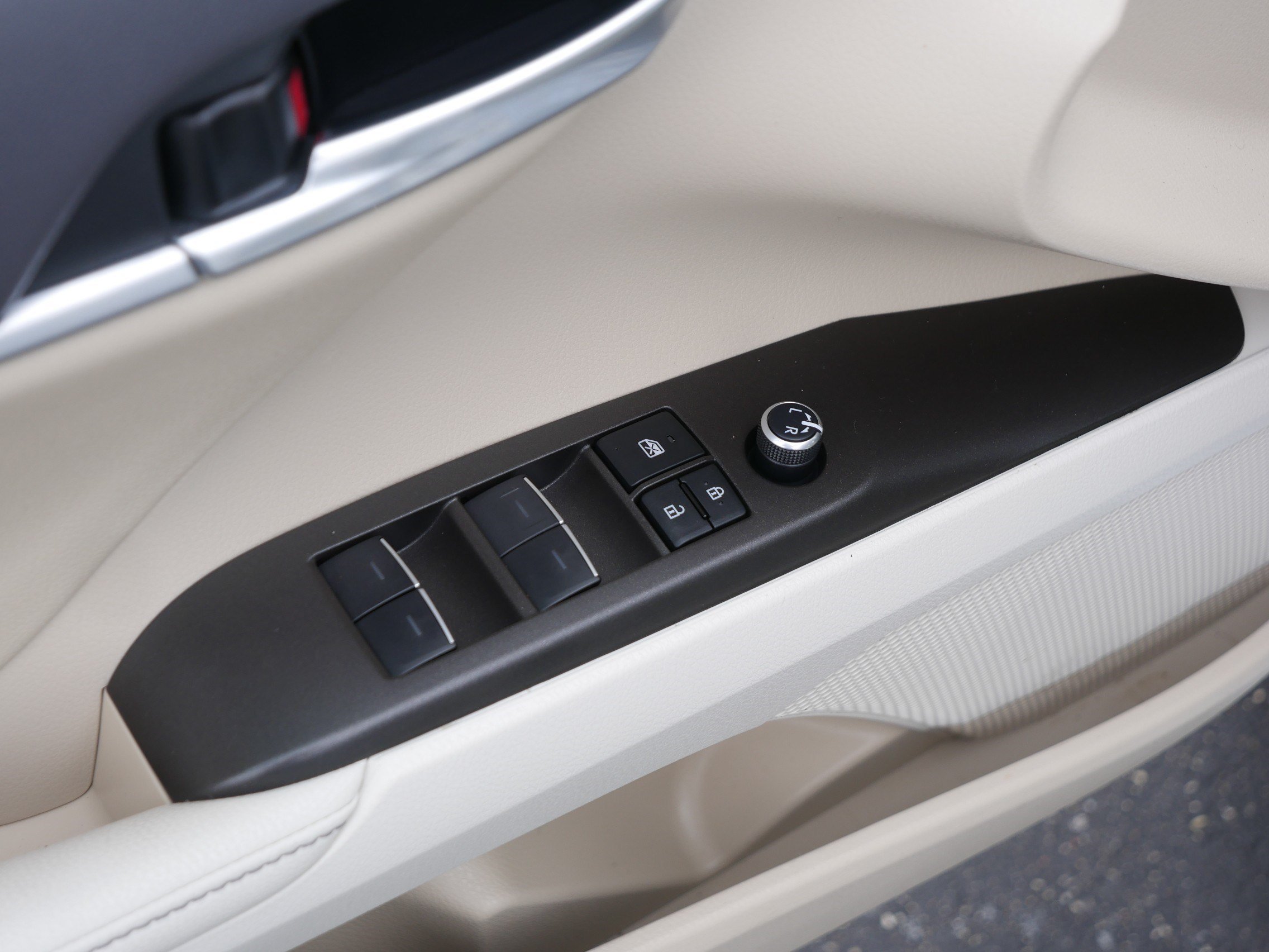Used 2023 Wind Chill Pearl Toyota XLE image 19