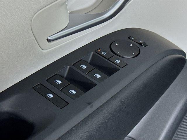 New 2026 Silver Hyundai SEL FWD image 29
