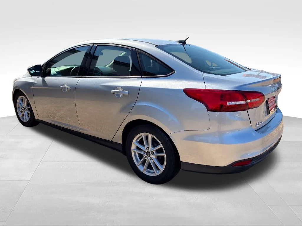 Used 2016 Silver Ford SE image 3