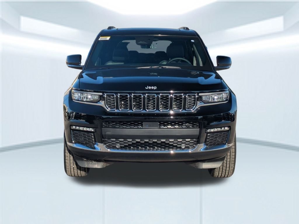 New 2025 Diamond Black Crystal Pearl-Coat Exterior Paint Jeep Limited image 11