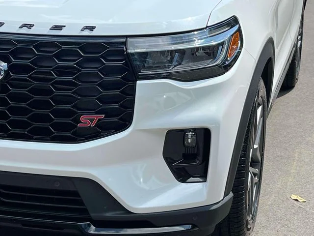 New 2026 Star White Metallic Tri-Coat Ford ST image 9