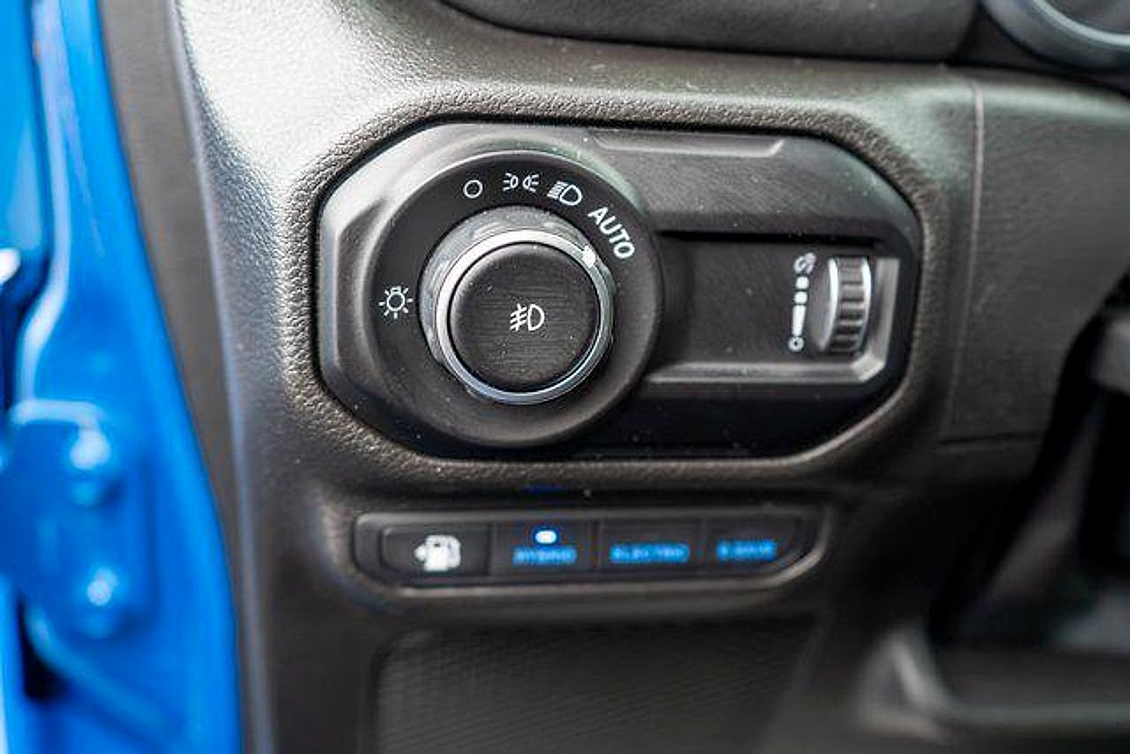 Used 2023 Hydro Blue Pearlcoat Jeep High Altitude 4x4 image 17