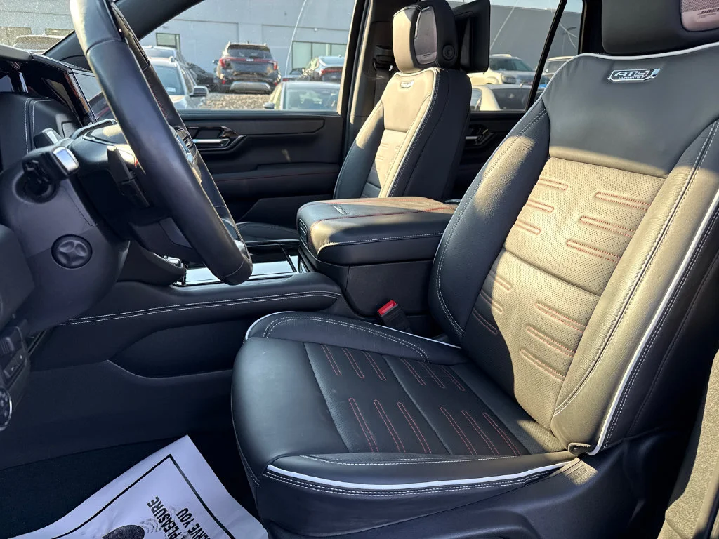 2025 GMC Yukon AT4 Ultimate - Photo 17