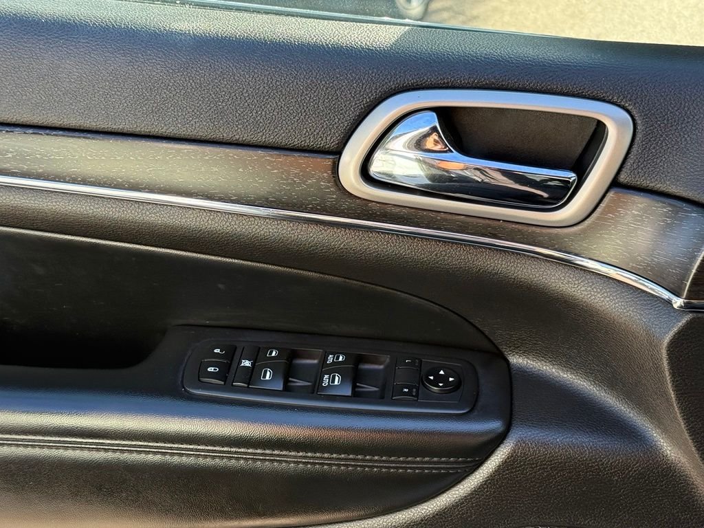 Used 2018 White Jeep Limited image 19