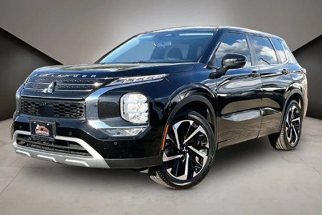2023 Mitsubishi Outlander SE