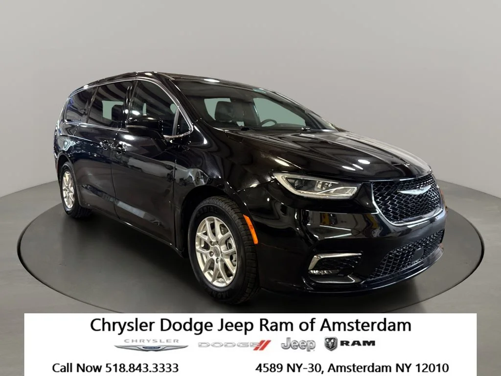 2025 Chrysler Pacifica Select's photo