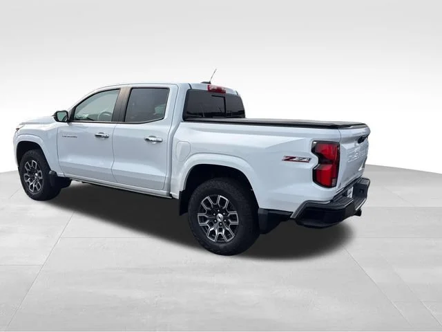 Used 2025 Summit White Chevrolet Z71 image 3