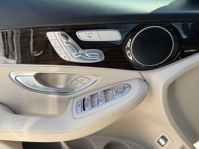 Used 2022  Mercedes-Benz GLC 300 image 27