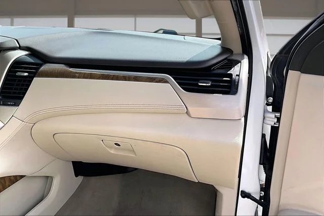 Used 2019 White GMC Denali image 17