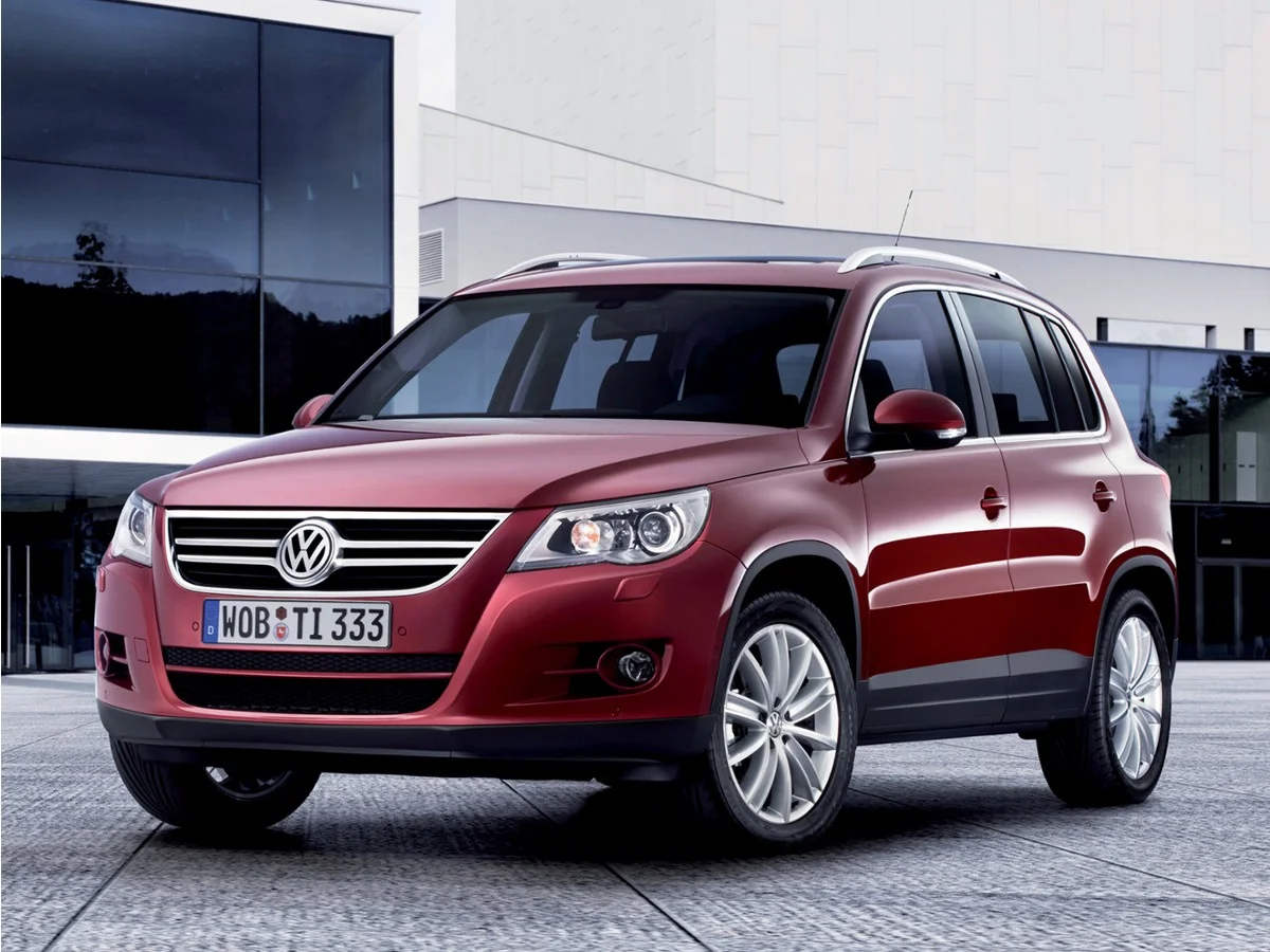 Used 2009 Wild Cherry Metallic Volkswagen  image 1