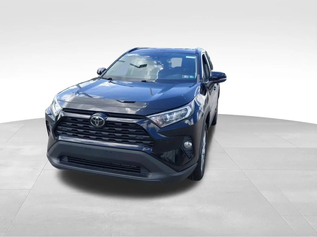 Used 2019 Black Toyota XLE Premium image 1