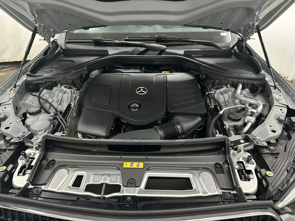 New 2027 White Mercedes-Benz GLC 300 image 12